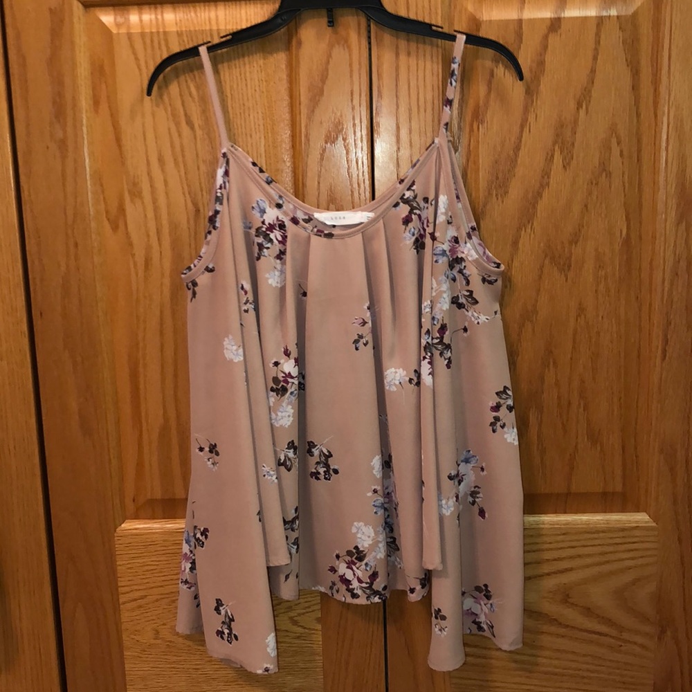 Long sleeve shirt with open shoulders